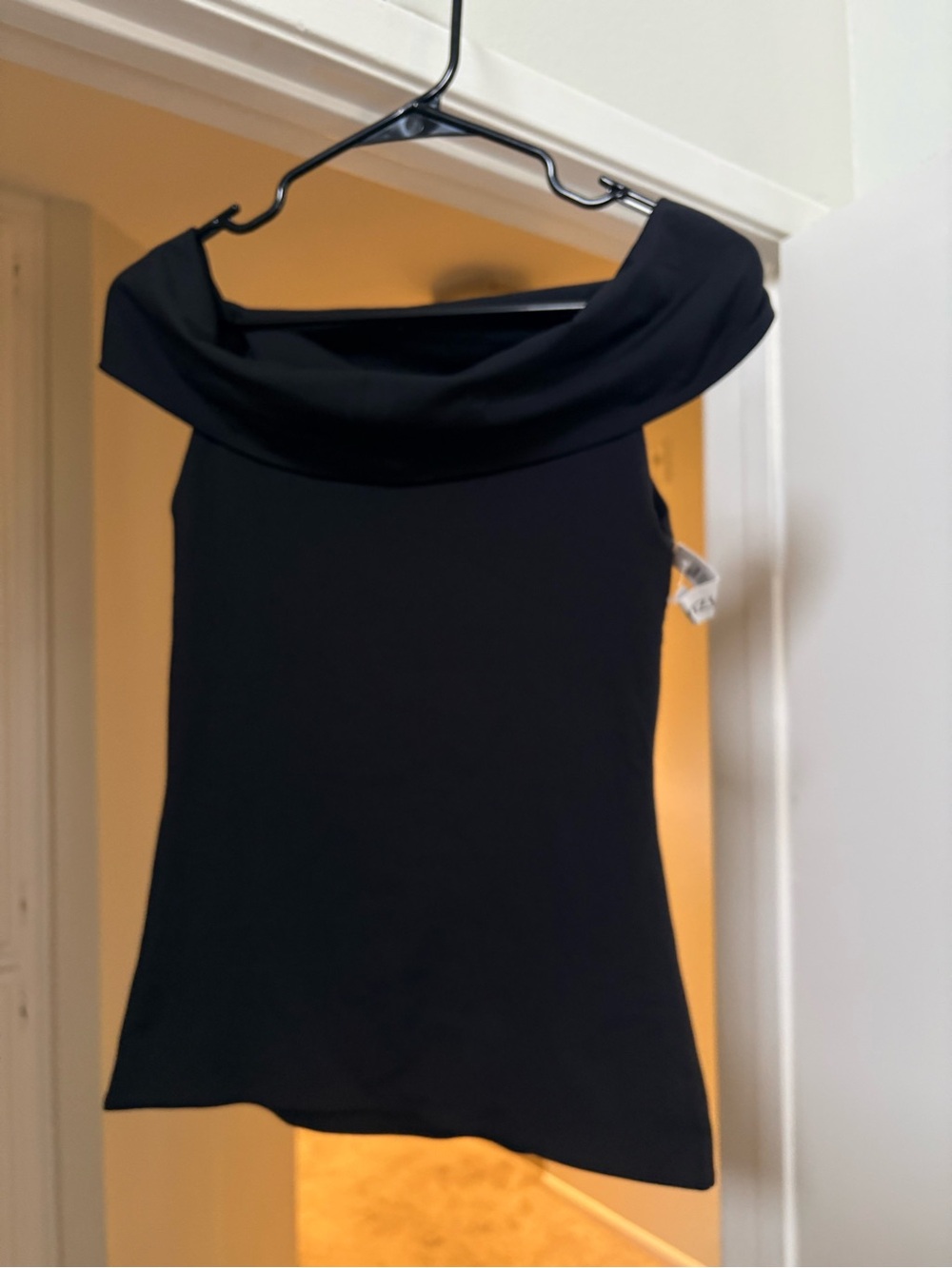 NWT ARITZIA Black Off-Shoulder Women’s Top